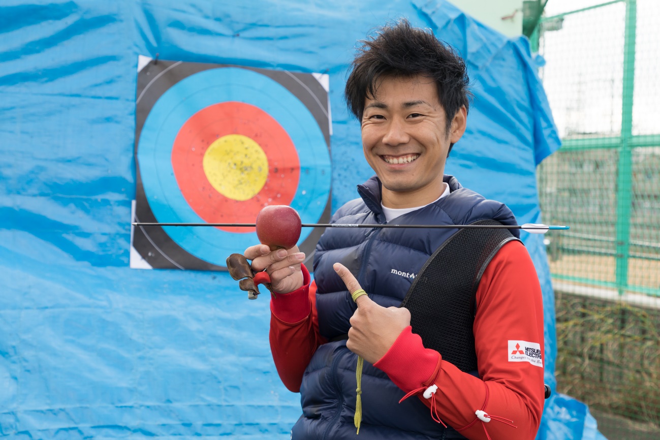 なにわのロビンフッド誕生！ 70m先のりんご、さらにはドーナツの輪を射貫く、上山選手のスゴ技に密着!!